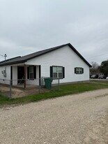 112 S Madison Ave in McGregor, TX - Building Photo