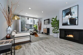 1351 N Crescent Heights Blvd in West Hollywood, CA - Foto de edificio - Building Photo