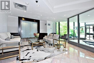 7825 Bayview Ave in Markham, ON - Building Photo - Building Photo