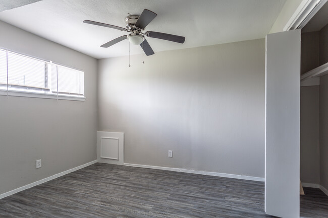 4525 Balkin Street in Houston, TX - Building Photo - Interior Photo