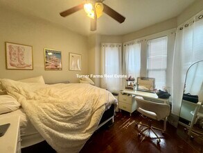 717 Parker St, Unit 1 in Boston, MA - Foto de edificio - Building Photo