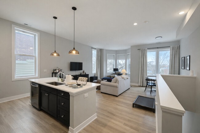 1535 N Maplewood Ave in Chicago, IL - Building Photo - Building Photo