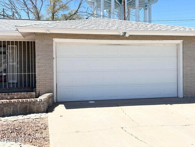 9508 Gairloch Dr in El Paso, TX - Building Photo - Building Photo