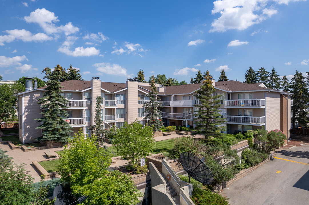 Parkview Village in Calgary, AB - Building Photo