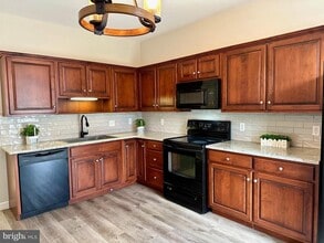 207 Springmont Dr in Wyomissing, PA - Building Photo - Building Photo