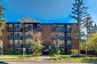 Sunnyside Gardens in Calgary, AB - Building Photo - Building Photo