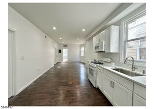 105 S 7th St in Newark, NJ - Building Photo - Building Photo