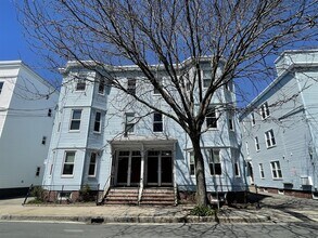 401 Columbia St, Unit 2 in Cambridge, MA - Building Photo - Building Photo