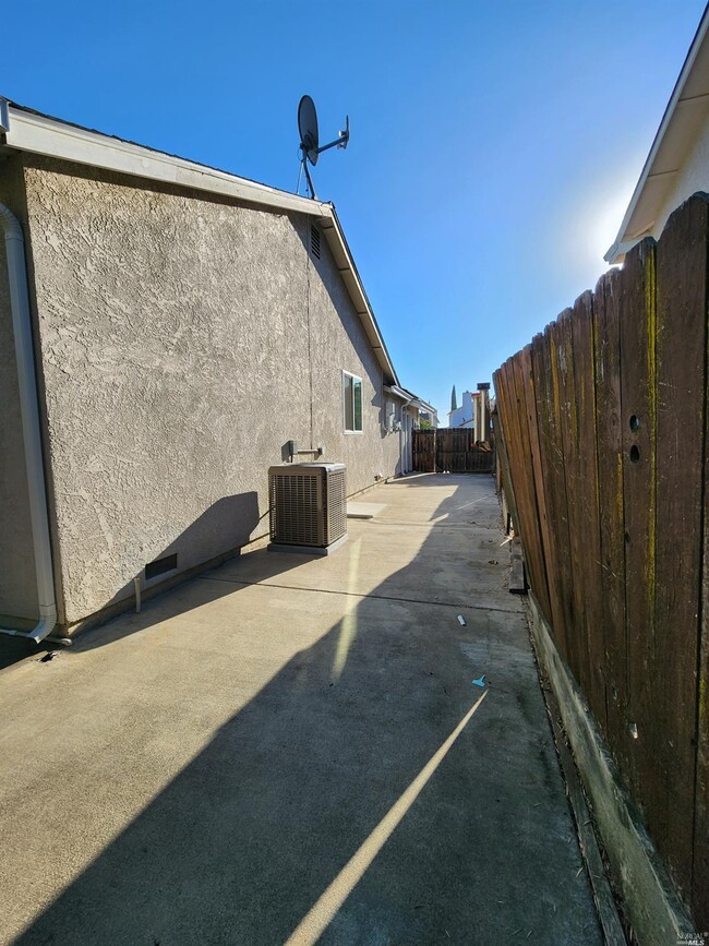 354 Shamrock Ct in Vacaville, CA - Building Photo - Building Photo