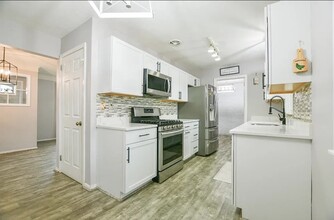 5609 Bryant Ave N in Minneapolis, MN - Building Photo - Building Photo