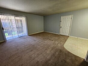 4470 Sandy River Dr in Las Vegas, NV - Foto de edificio - Building Photo