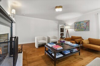 92 Hillcrest Park Rd in Greenwich, CT - Building Photo - Building Photo