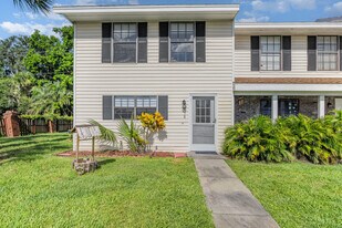 3118 Manor Dr NE in Palm Bay, FL - Building Photo