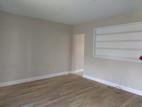 1028 SW 15th Terrace in Fort Lauderdale, FL - Foto de edificio - Building Photo
