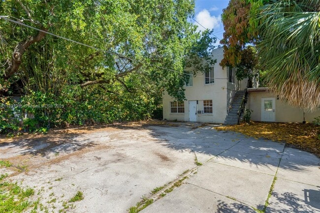 1045 NE 131st St in North Miami, FL - Building Photo - Building Photo