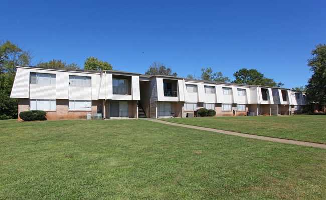 Town Square Village Apartments in Birmingham, AL - Building Photo - Building Photo