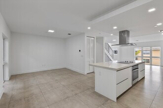 434 SW 10th St in Miami, FL - Foto de edificio - Interior Photo