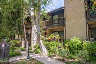 21901 Burbank Blvd in Los Angeles, CA - Building Photo