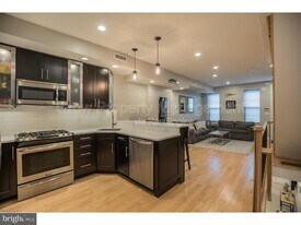 533 Manton St in Philadelphia, PA - Building Photo