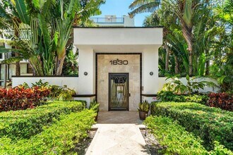 1830 Embassy Dr in West Palm Beach, FL - Building Photo - Building Photo