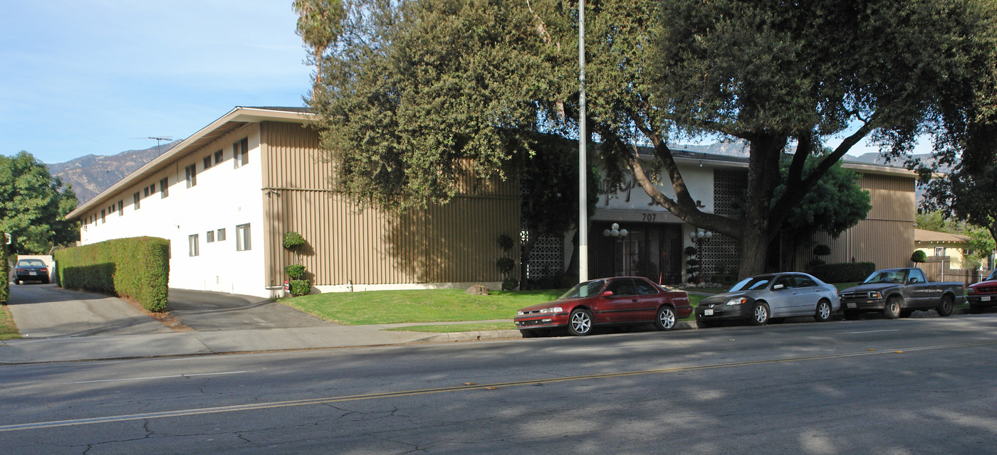 Orange Grove Manor in Pasadena, CA - Building Photo