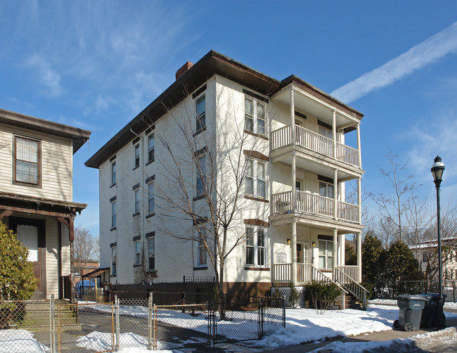 24-26 Alden St in Hartford, CT - Foto de edificio - Building Photo