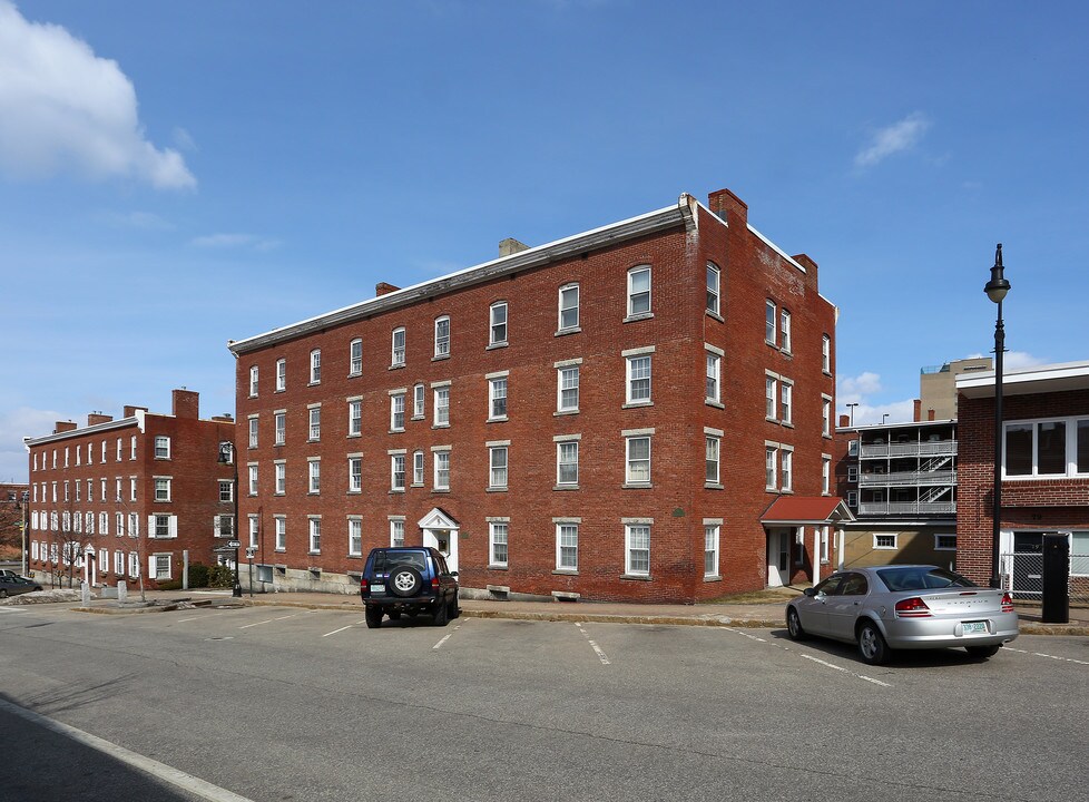 83 Stark St in Manchester, NH - Building Photo