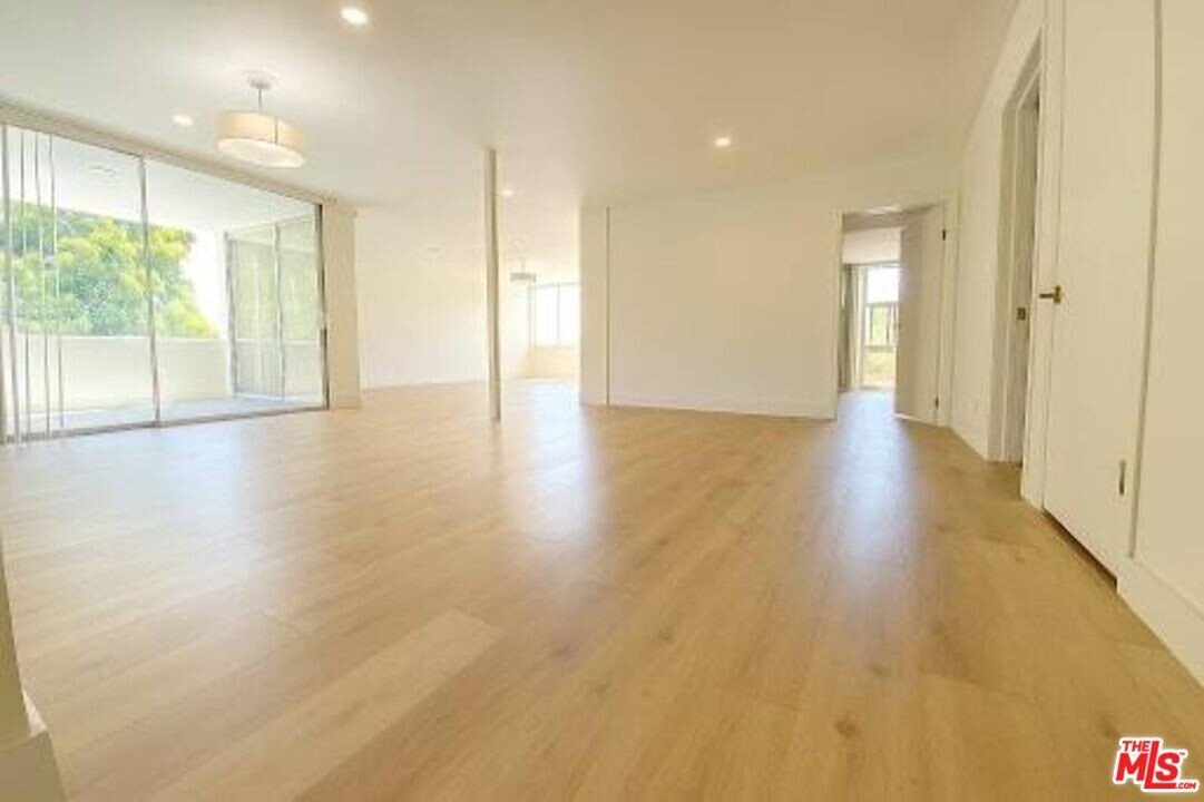 9221 Charleville Blvd in Beverly Hills, CA - Building Photo