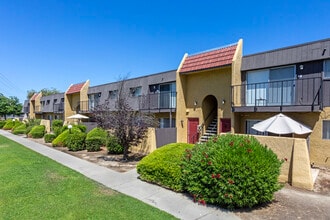 Villas del Norte Apartments in Fresno, CA - Building Photo - Building Photo