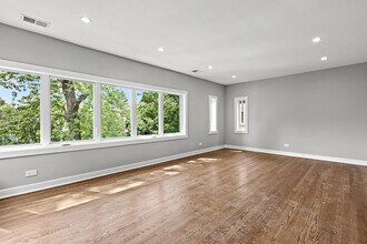 5849 N Virginia Ave, Unit 1 in Chicago, IL - Building Photo - Building Photo