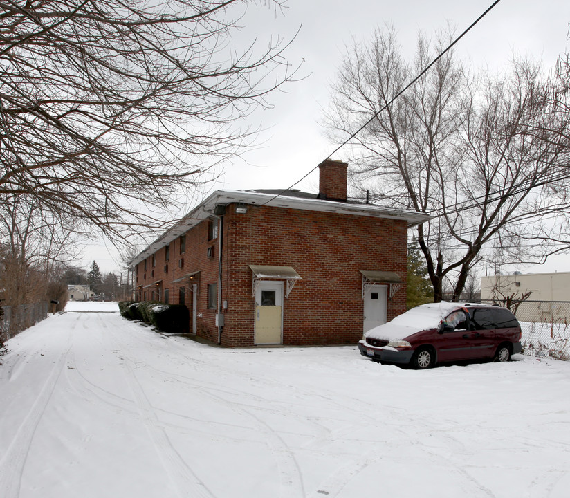 895 Bernhard Rd in Columbus, OH - Building Photo