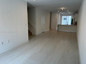 136 SW 170th Ave in Pembroke Pines, FL - Building Photo - Building Photo