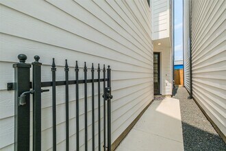 2017 Lou Ellen Ln in Houston, TX - Building Photo - Building Photo