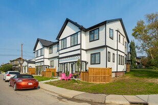 2037 32 St SW in Calgary, AB - Building Photo