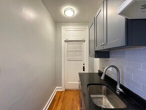 1369 W Estes Ave in Chicago, IL - Building Photo - Building Photo