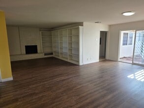 264 E Fiesta Green in Port Hueneme, CA - Building Photo - Building Photo