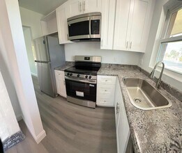 16881 Davis Rd, Unit 913 in Ft. Myers, FL - Foto de edificio - Building Photo