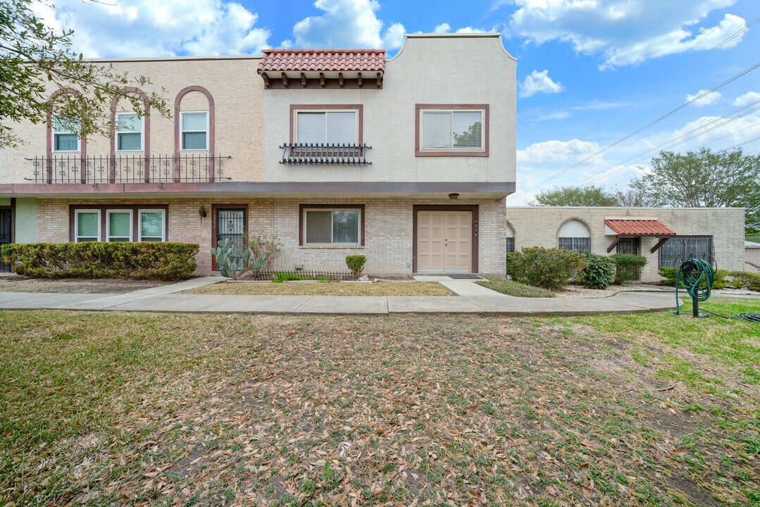 10958 Crown Park in San Antonio, TX - Building Photo
