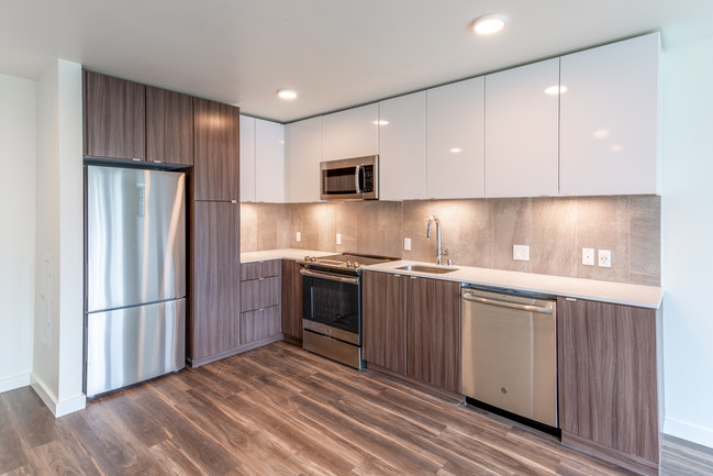 Avant Apartments in Seattle, WA - Building Photo - Interior Photo