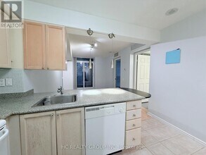 30-830 Harrison Garden Blvd in Toronto, ON - Building Photo - Building Photo