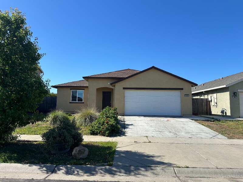 1312 Ladyfern St in Olivehurst, CA - Building Photo