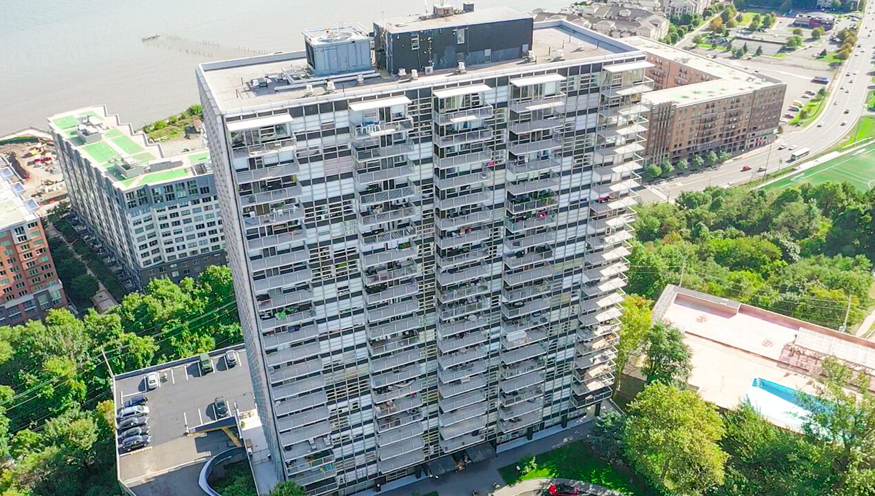 6050 Boulevard E in West New York, NJ - Building Photo