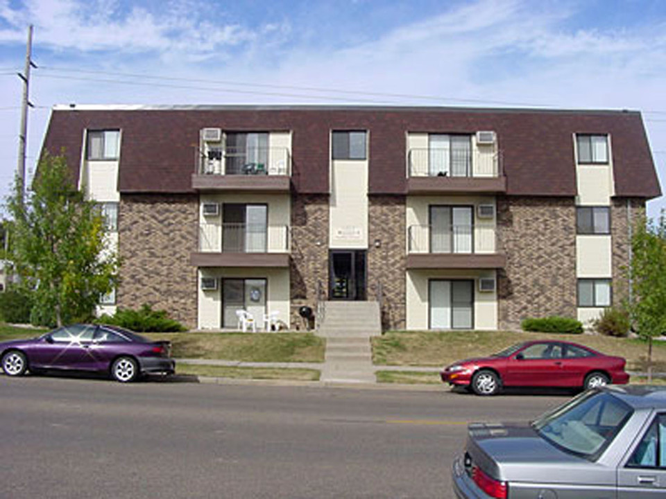 Rosser Apartments in Bismarck, ND - Building Photo