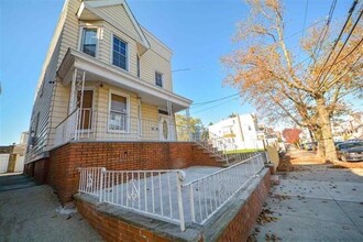 199 Danforth Ave, Unit 2 in Jersey City, NJ - Building Photo - Building Photo
