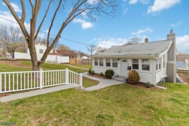 64 Dacotah Ave in Parsippany Troy Hills, NJ - Building Photo - Building Photo