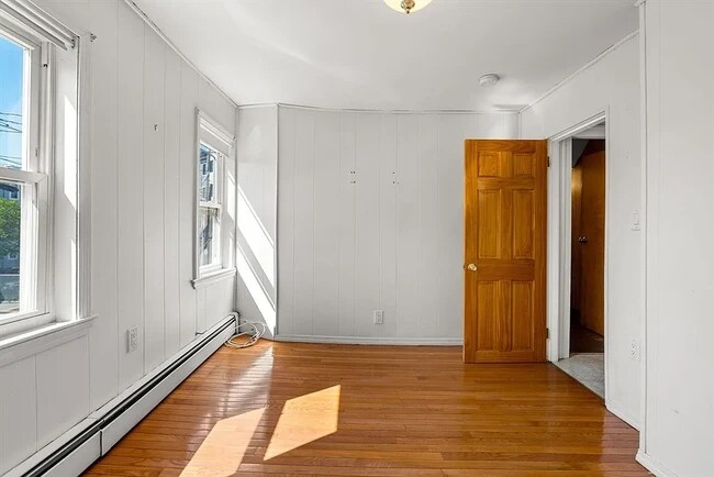 44 Warren St, Unit 2 in Cambridge, MA - Foto de edificio - Building Photo