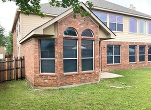 2360 Merlin Dr in Grand Prairie, TX - Building Photo - Building Photo