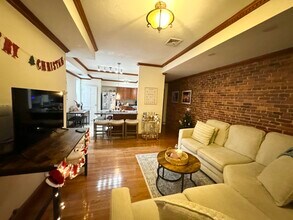 71 Gainsborough St, Unit 201 in Boston, MA - Building Photo - Building Photo
