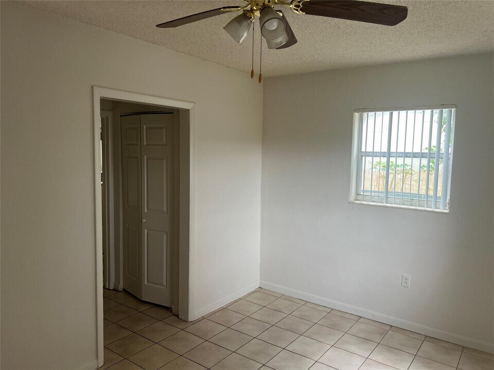 211 N 66th Ave in Hollywood, FL - Building Photo