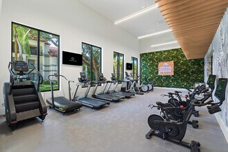 Cortland Kings Meadow in Miami, FL - Building Photo - Building Photo